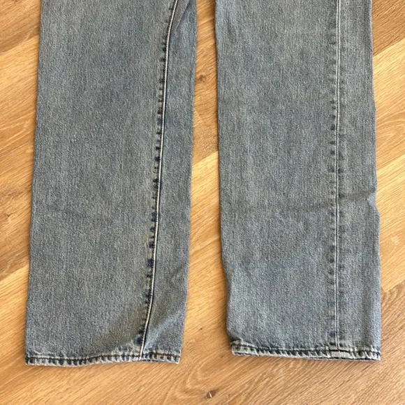 Levis 501 Jeans Mens 36x32 Blue Denim 100% Cotton Button Fly Straight - Picture 3 of 13